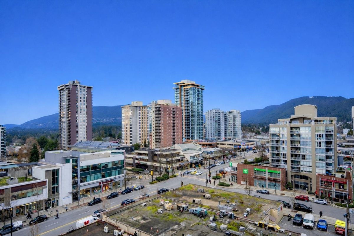 Laundry Room Photo of 701 112 E 13th Street, North Vancouver, BC