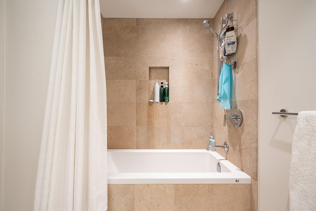 Office / Den Photo of 701 112 E 13th Street, North Vancouver, BC