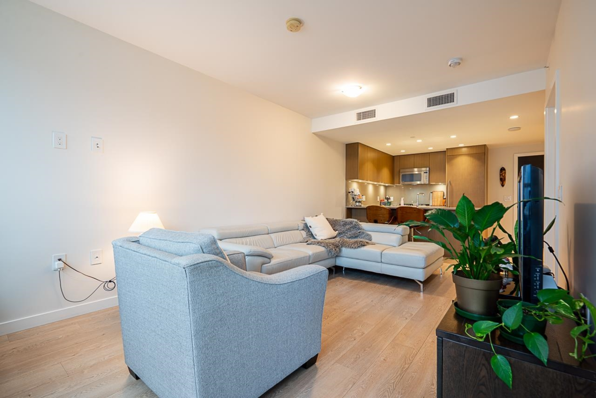 Primary Bathroom Photo of 701 112 E 13th Street, North Vancouver, BC