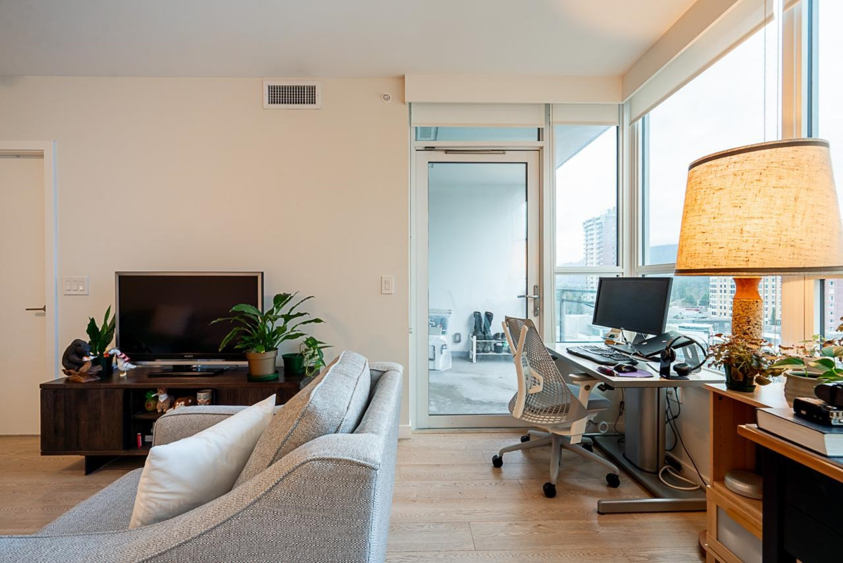 Walk-In Closet Photo of 701 112 E 13th Street, North Vancouver, BC