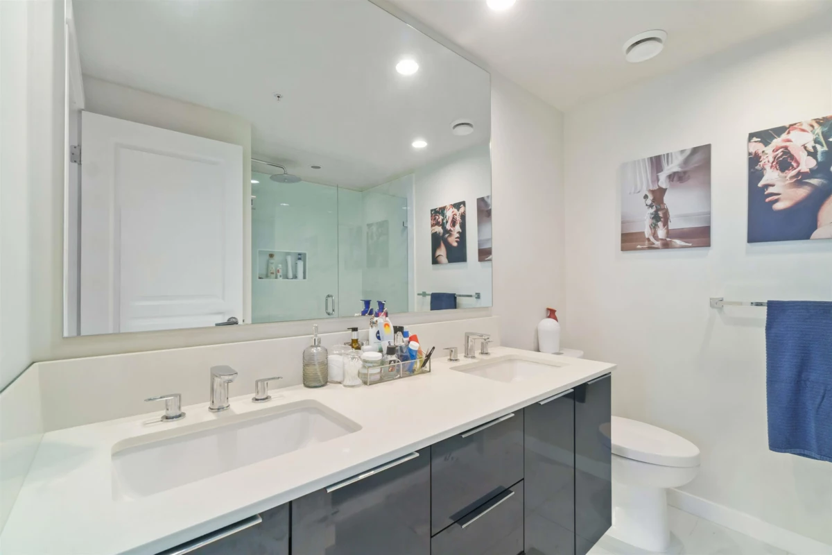 Swimming Pool Photo of 1502 3096 Windsor Gate, Coquitlam, BC