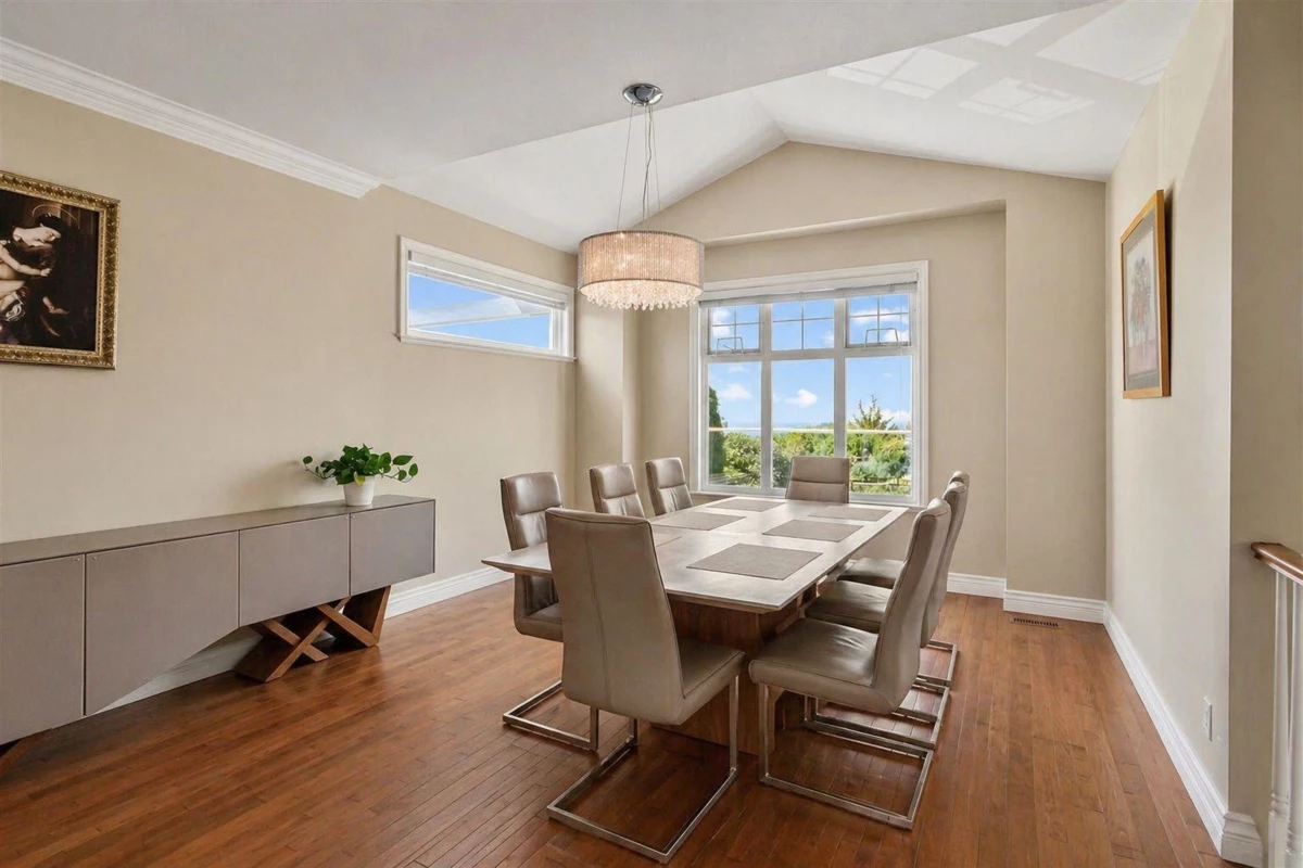 Breakfast Nook Photo of 3782 Lonsdale Avenue, North Vancouver, BC