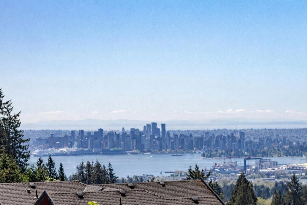 Family Room Photo of 3782 Lonsdale Avenue, North Vancouver, BC