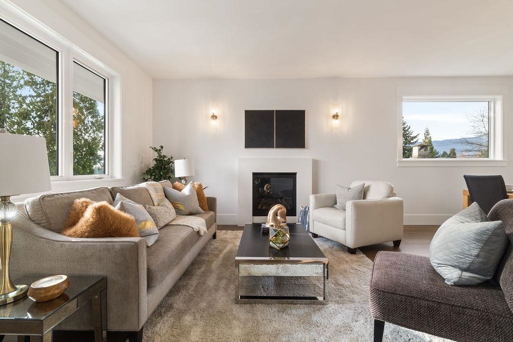 Dining Area Photo of 338 W 24th Street, North Vancouver, BC
