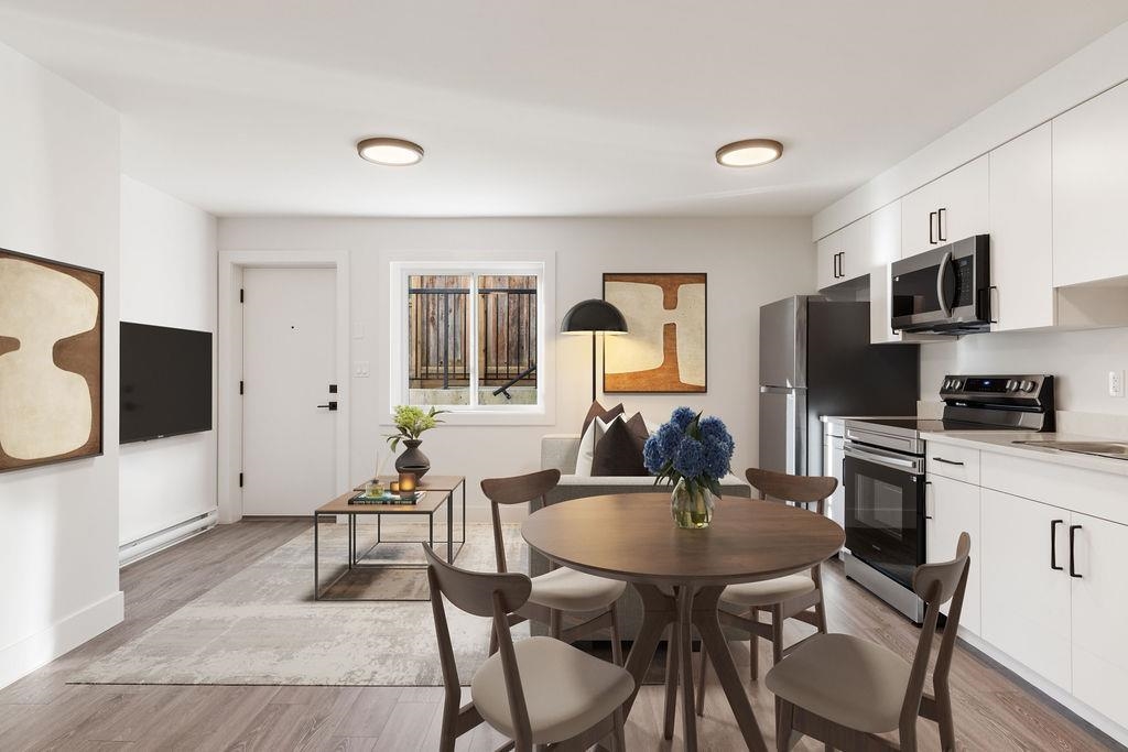 Front Yard Photo of 338 W 24th Street, North Vancouver, BC