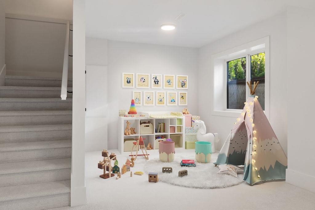 Hallway Photo of 338 W 24th Street, North Vancouver, BC