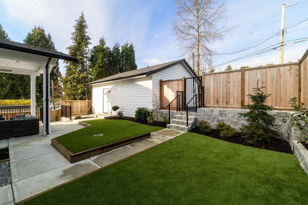 Hot Tub / Spa Photo of 338 W 24th Street, North Vancouver, BC