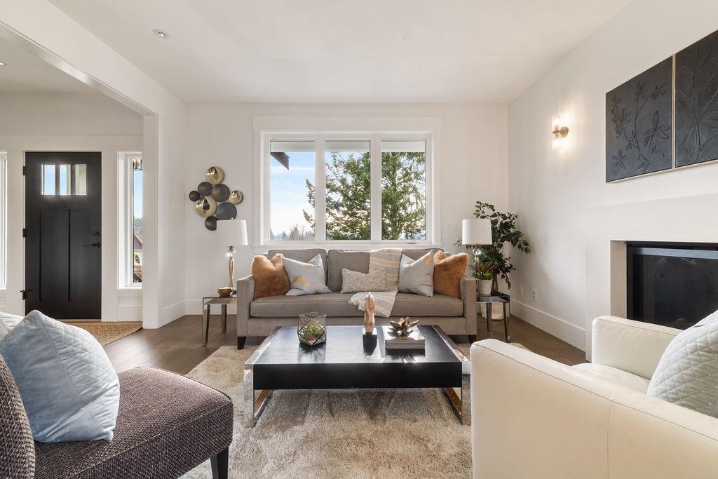 Kitchen Photo of 338 W 24th Street, North Vancouver, BC