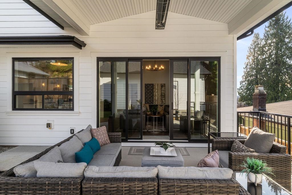 Powder Room Photo of 338 W 24th Street, North Vancouver, BC