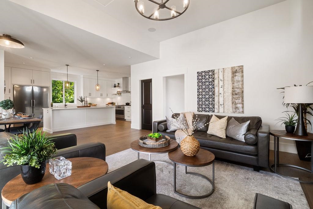 Primary Bedroom Photo of 338 W 24th Street, North Vancouver, BC