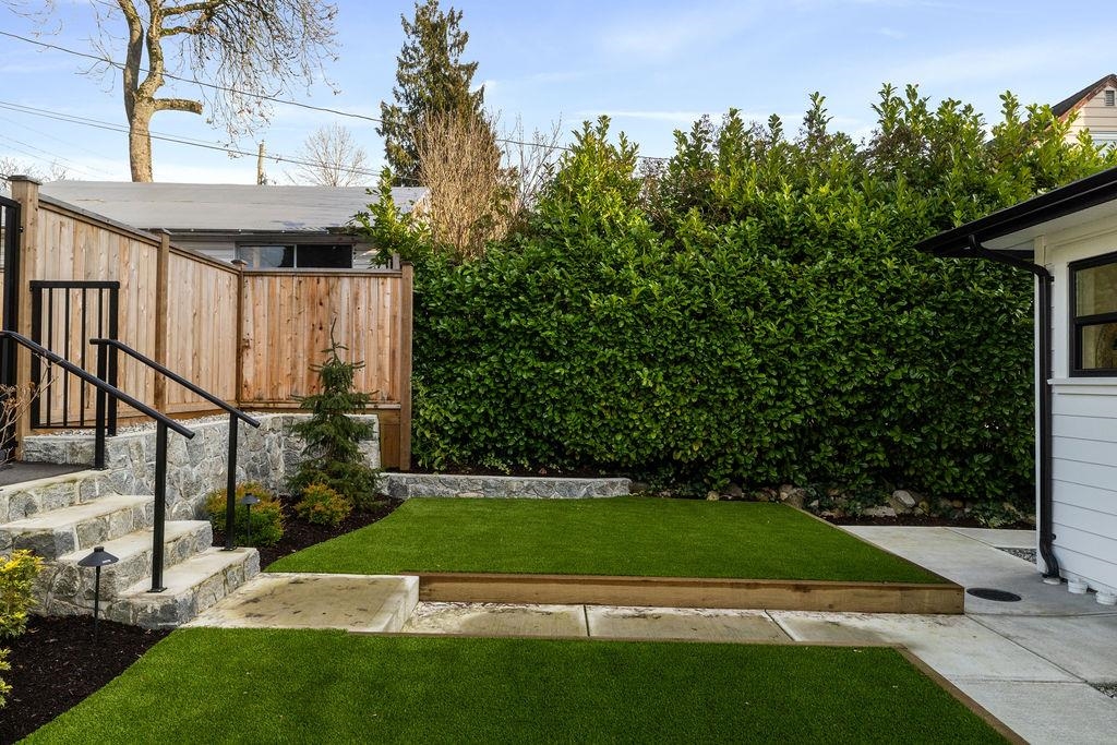 Swimming Pool Photo of 338 W 24th Street, North Vancouver, BC