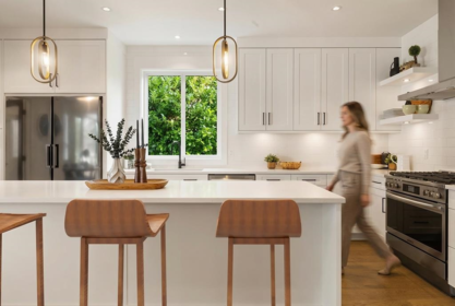 338 W 24th Street, North Vancouver, BC, Boulevard — 6 bed single family residence for sale