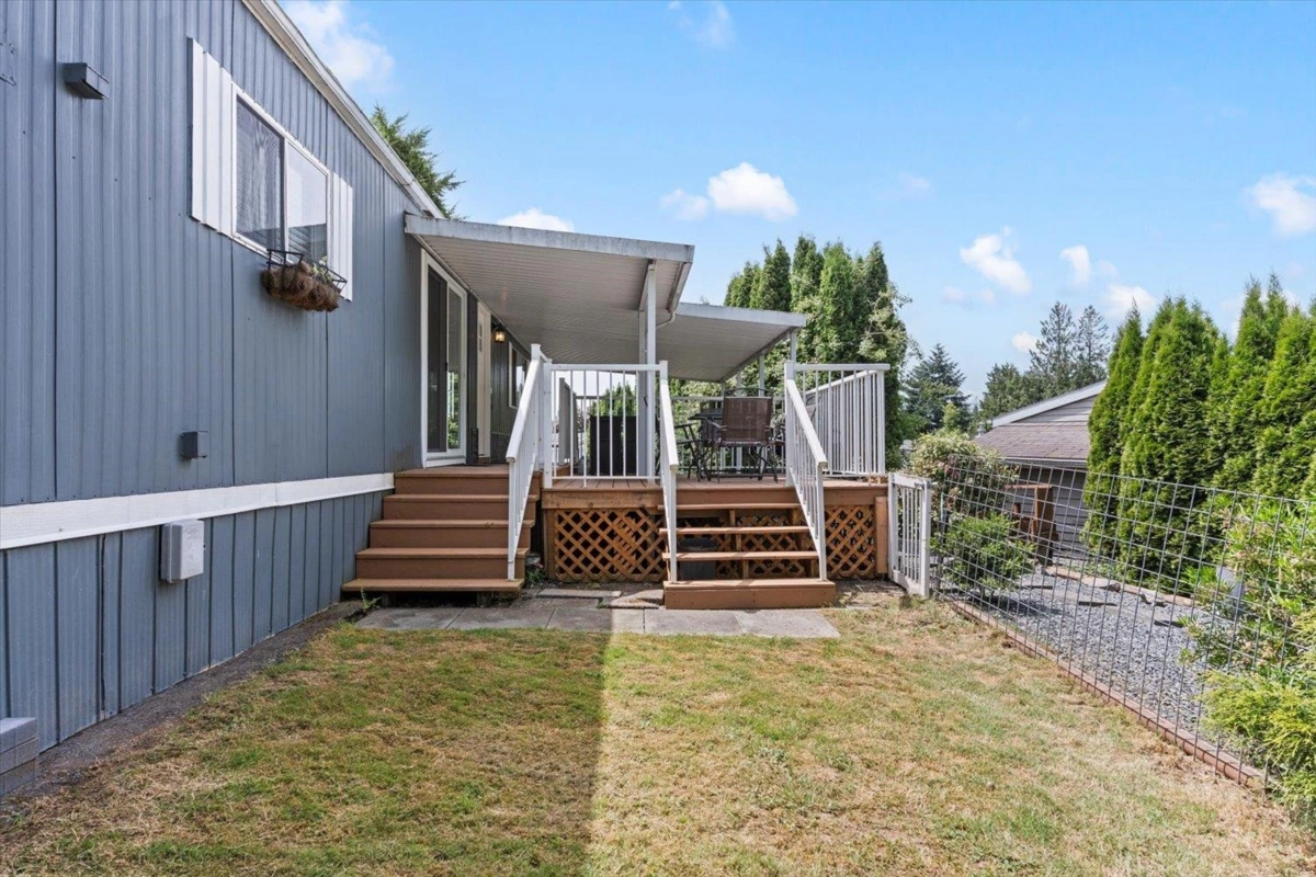 Basement Recreation Room Photo of 30 2035 Martens Street, Abbotsford, BC