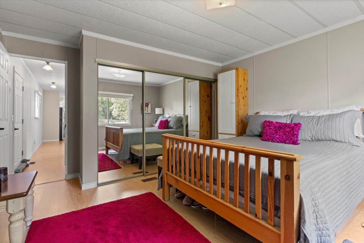 Walk-In Closet Photo of 30 2035 Martens Street, Abbotsford, BC