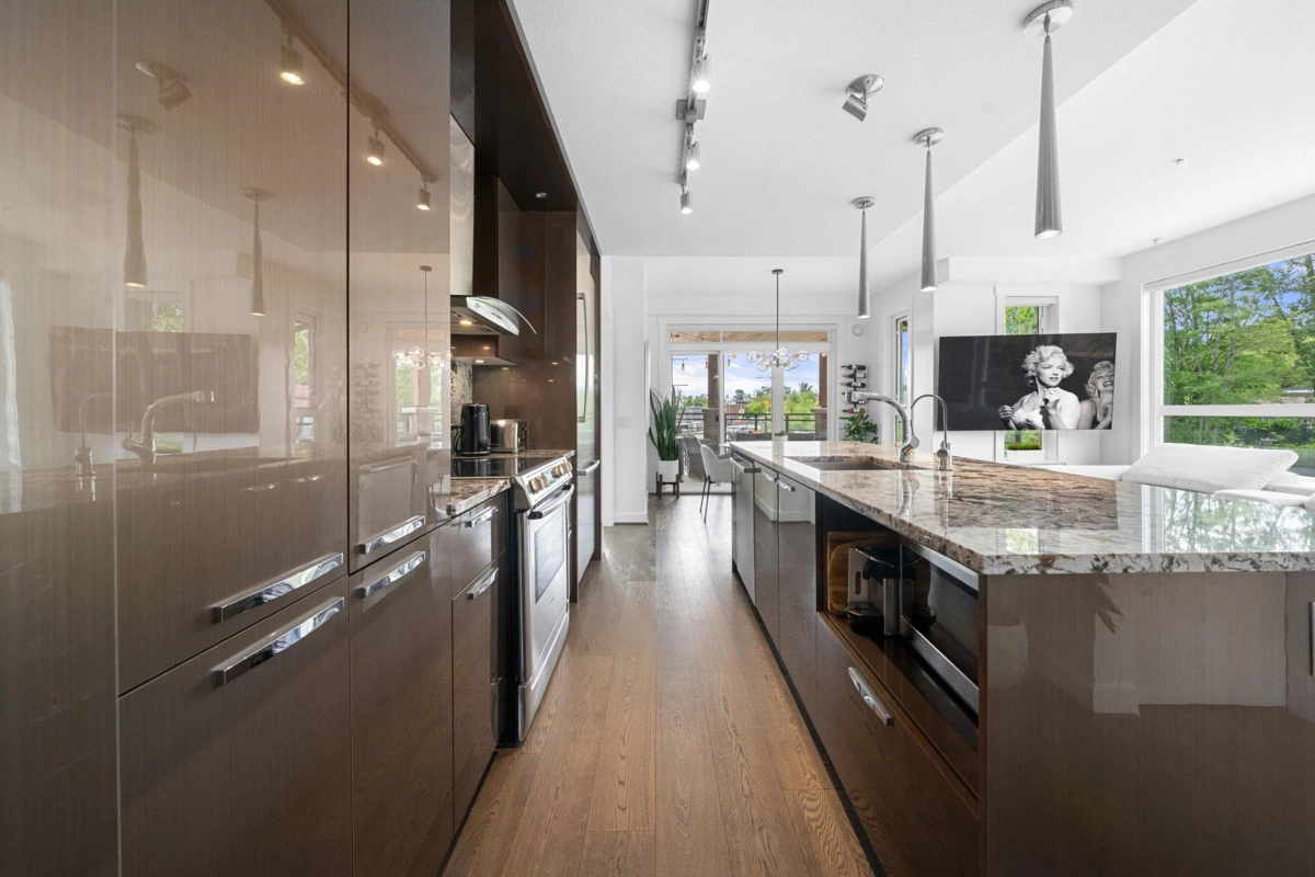 Breakfast Nook Photo of 218 733 W 14th Street, North Vancouver, BC