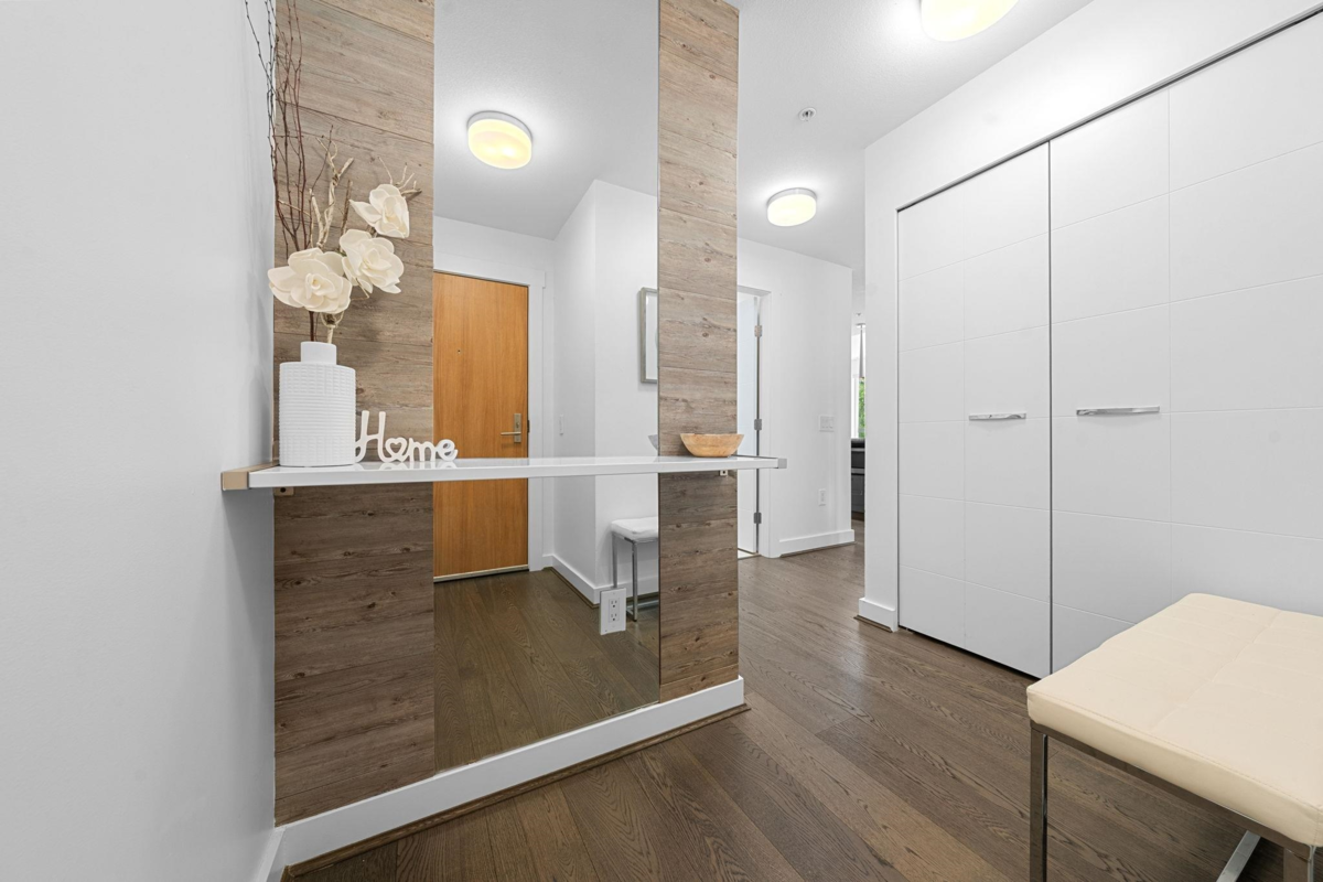 Entry Foyer Photo of 218 733 W 14th Street, North Vancouver, BC