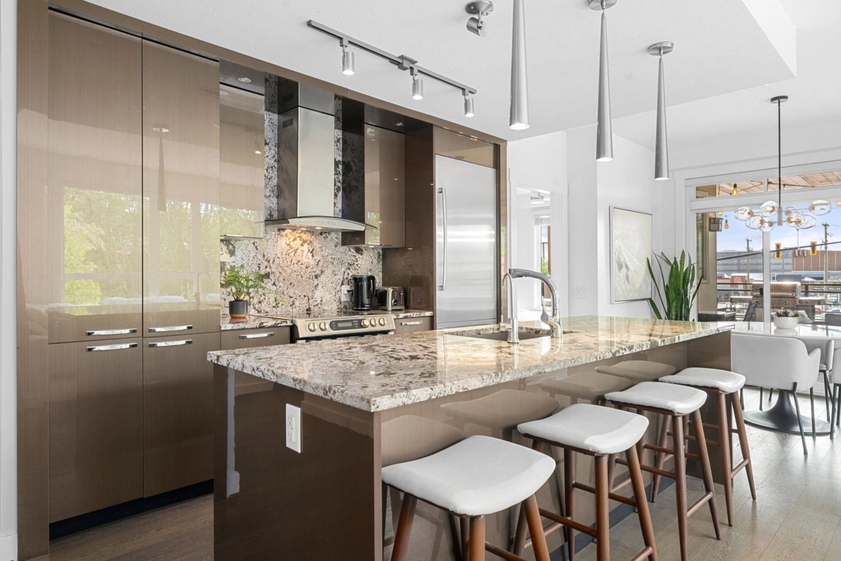 Kitchen Island Photo of 218 733 W 14th Street, North Vancouver, BC