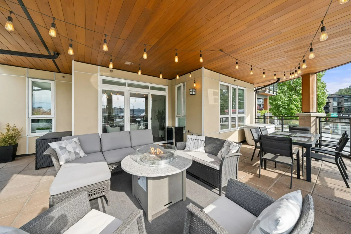 Walk-In Closet Photo of 218 733 W 14th Street, North Vancouver, BC