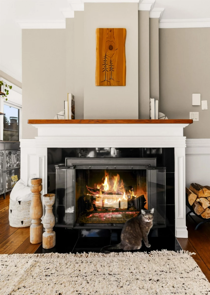 Dining Area Photo of 401 1925 W 2nd Avenue, Vancouver, BC
