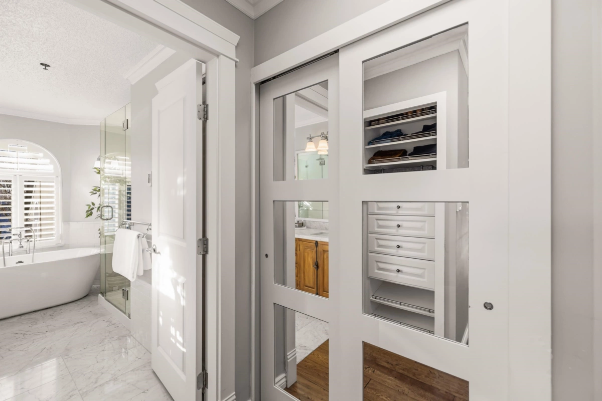 Entry Foyer Photo of 401 1925 W 2nd Avenue, Vancouver, BC