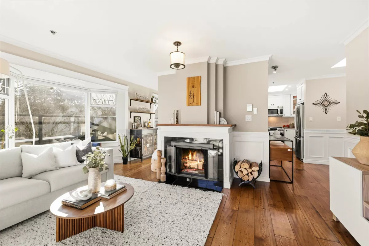 Living Room Photo of 401 1925 W 2nd Avenue, Vancouver, BC