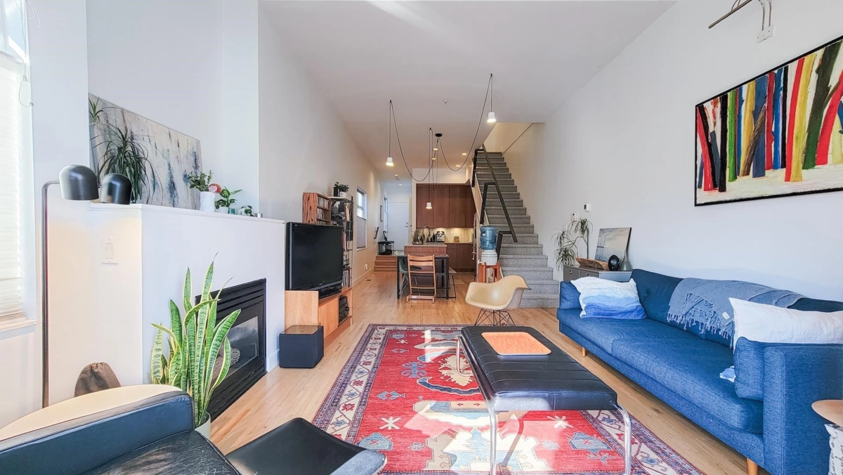 Dining Area Photo of 990 E 13th Avenue, Vancouver, BC