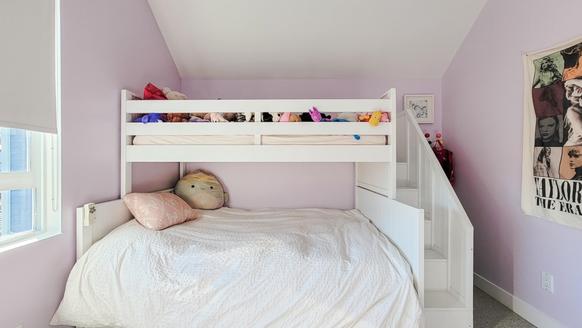Entry Foyer Photo of 990 E 13th Avenue, Vancouver, BC