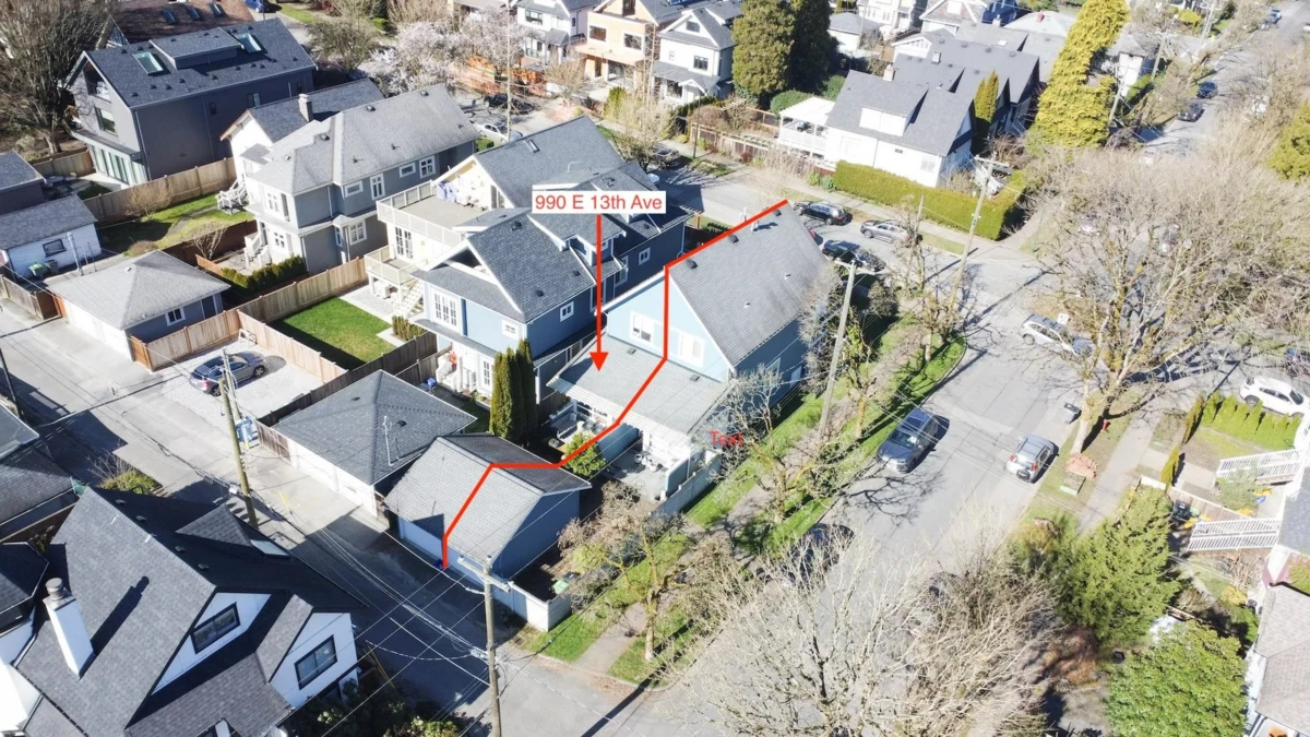 Front Yard Photo of 990 E 13th Avenue, Vancouver, BC