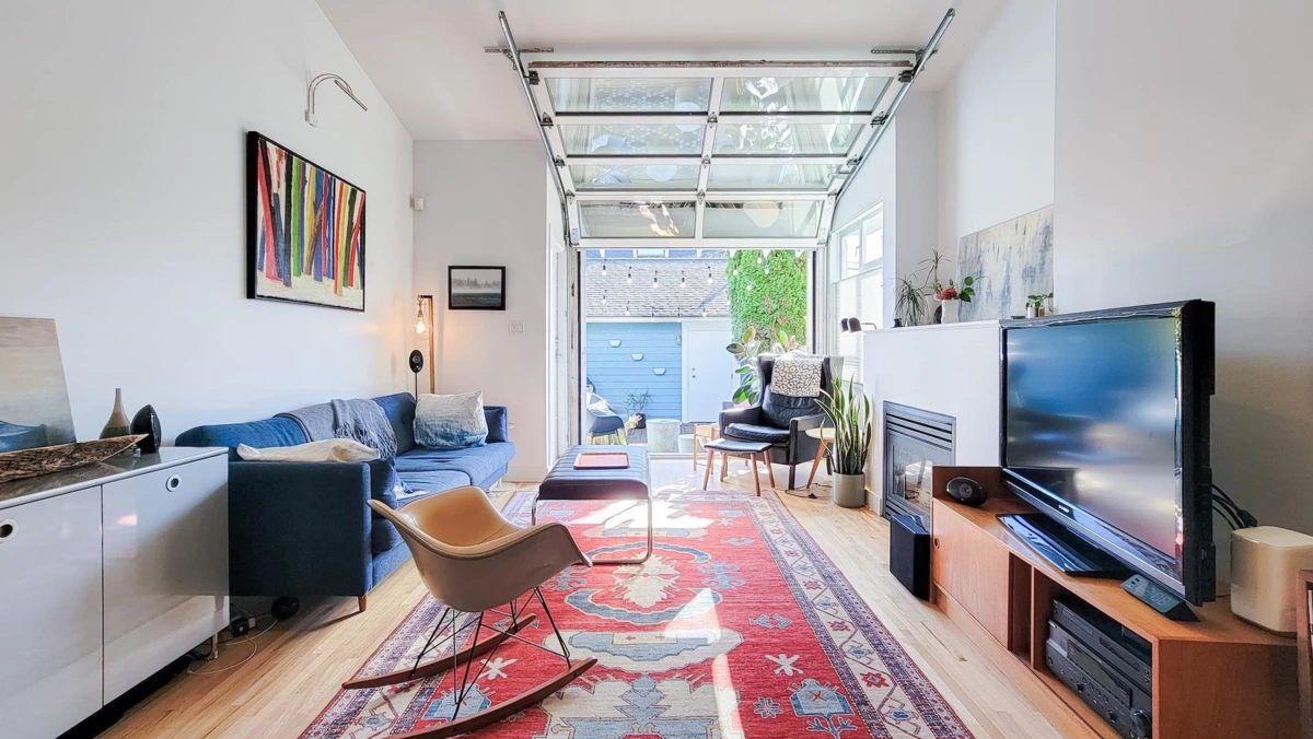 Living Room Photo of 990 E 13th Avenue, Vancouver, BC