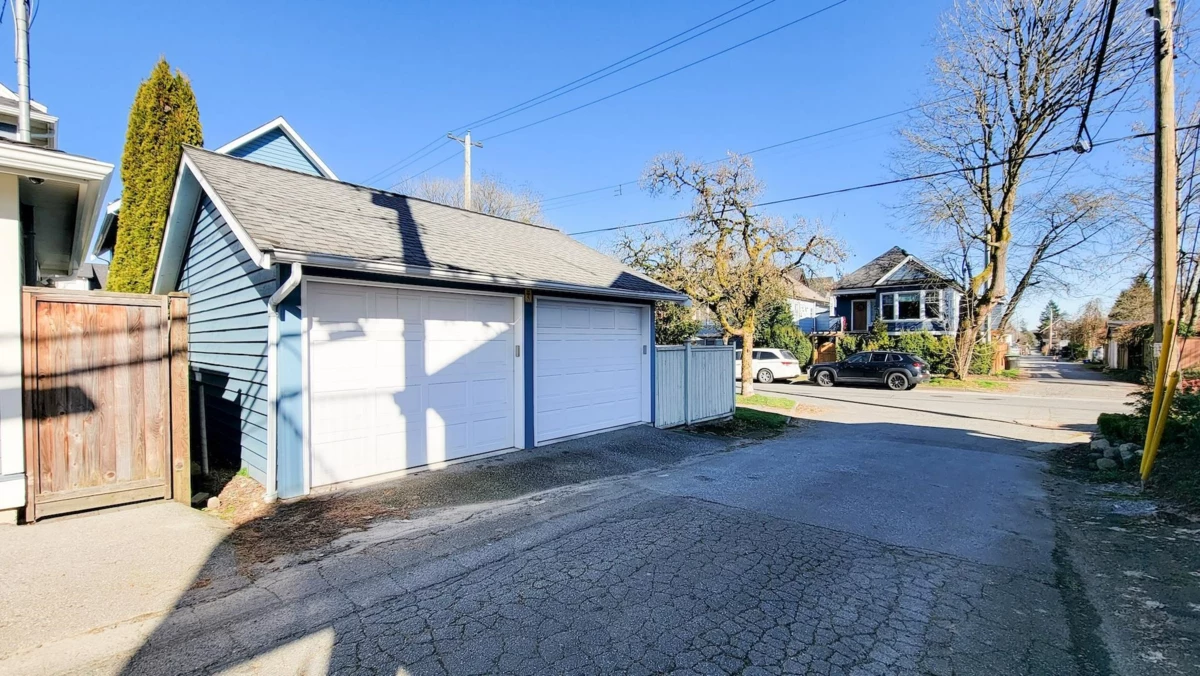 Outdoor Deck Photo of 990 E 13th Avenue, Vancouver, BC
