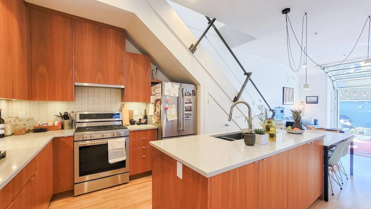 Primary Bedroom Photo of 990 E 13th Avenue, Vancouver, BC