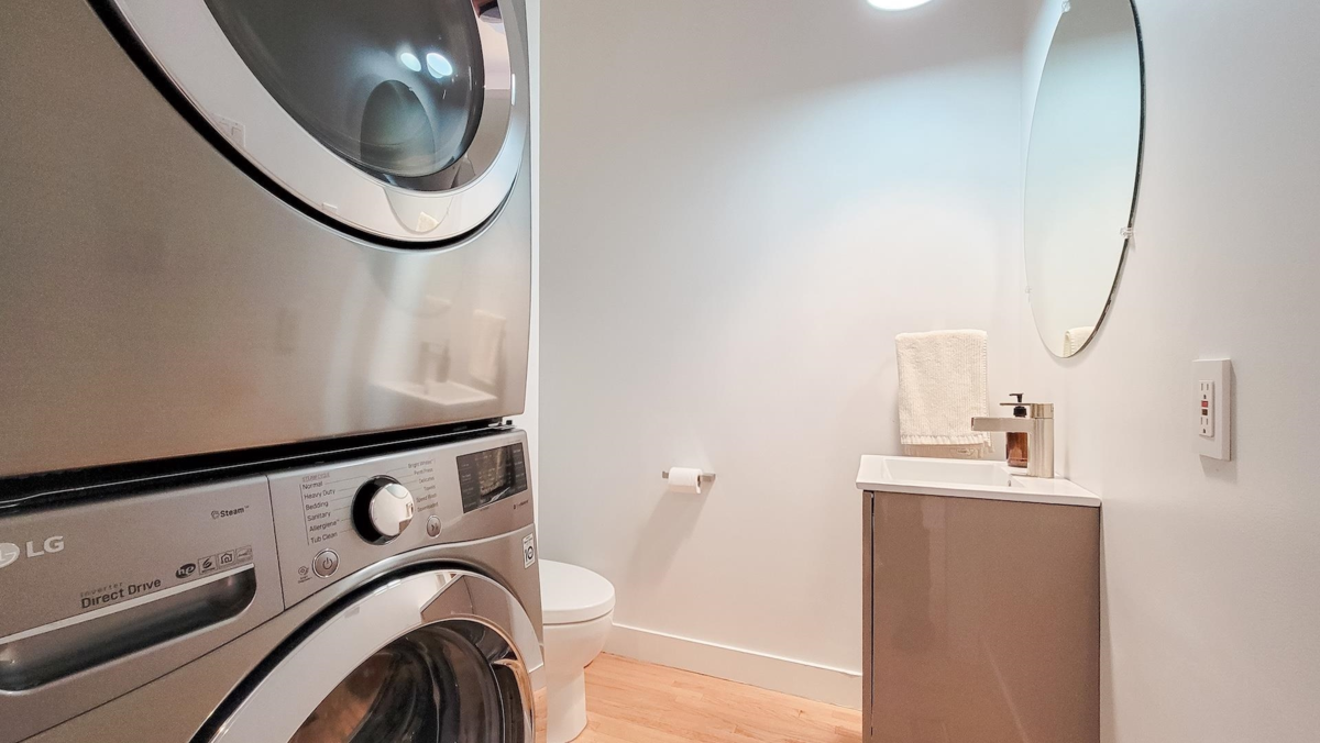 Walk-In Closet Photo of 990 E 13th Avenue, Vancouver, BC