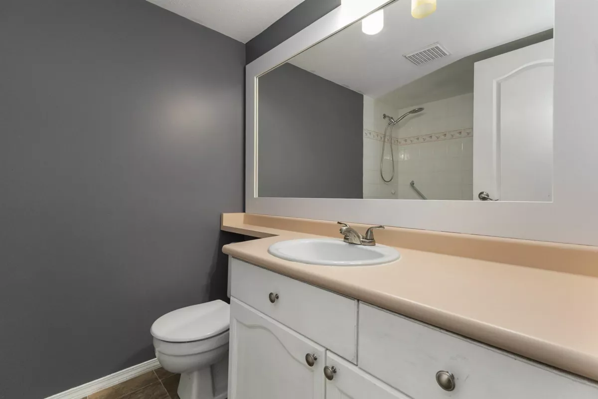 Entry Foyer Photo of 224 33175 Old Yale Road, Abbotsford, BC