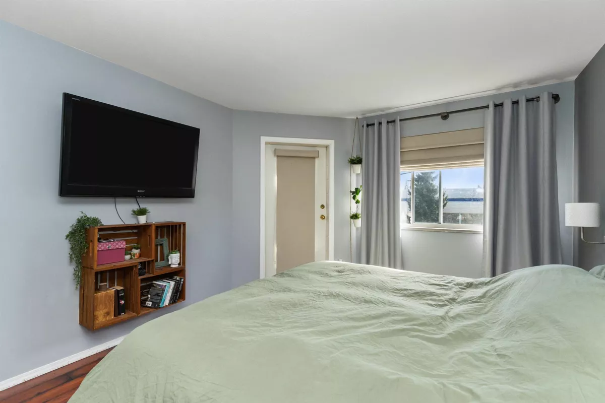 Guest Bathroom Photo of 224 33175 Old Yale Road, Abbotsford, BC