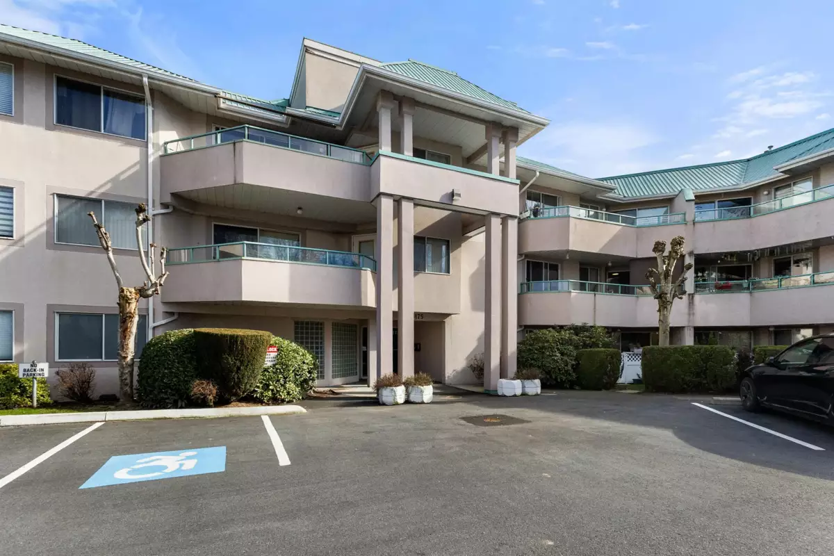 Hallway Photo of 224 33175 Old Yale Road, Abbotsford, BC