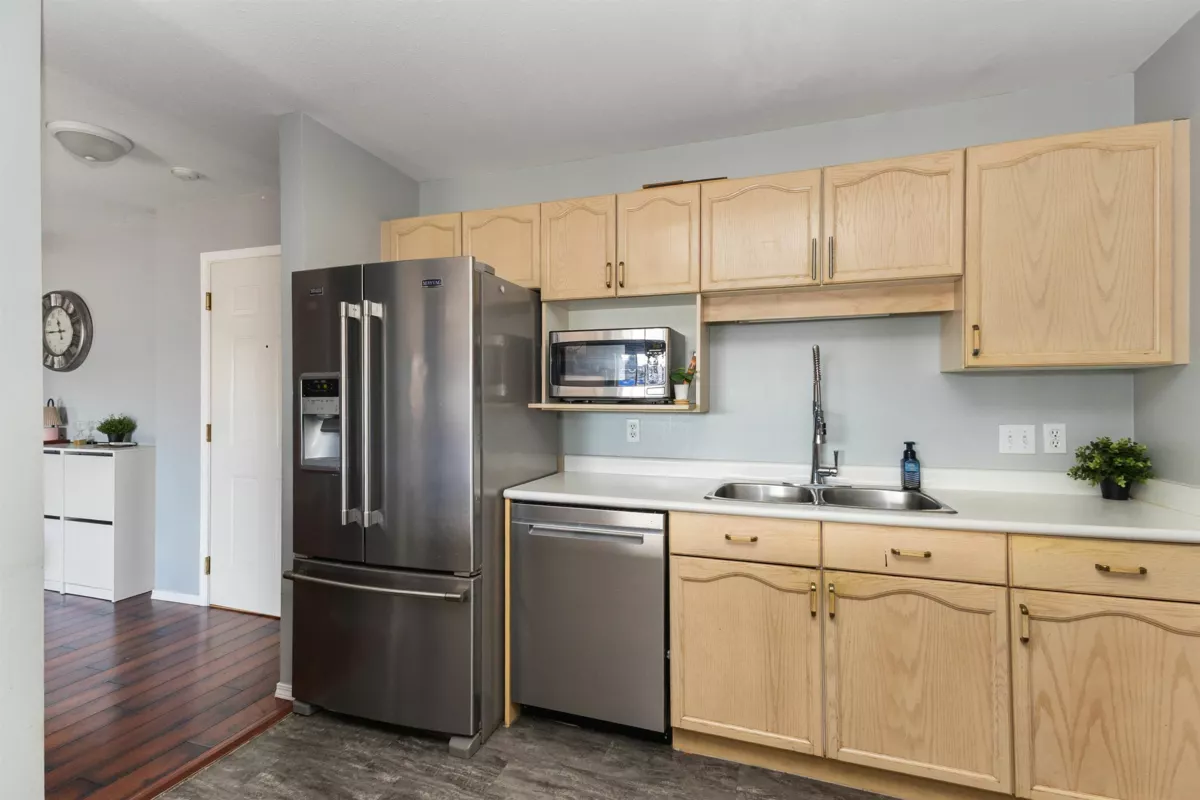 Primary Bathroom Photo of 224 33175 Old Yale Road, Abbotsford, BC