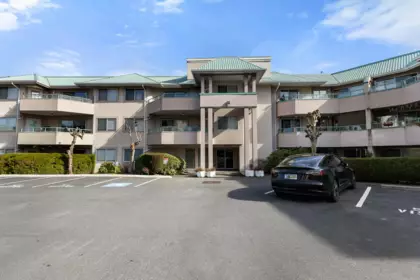 Front exterior of 224 33175 Old Yale Road, Abbotsford, BC