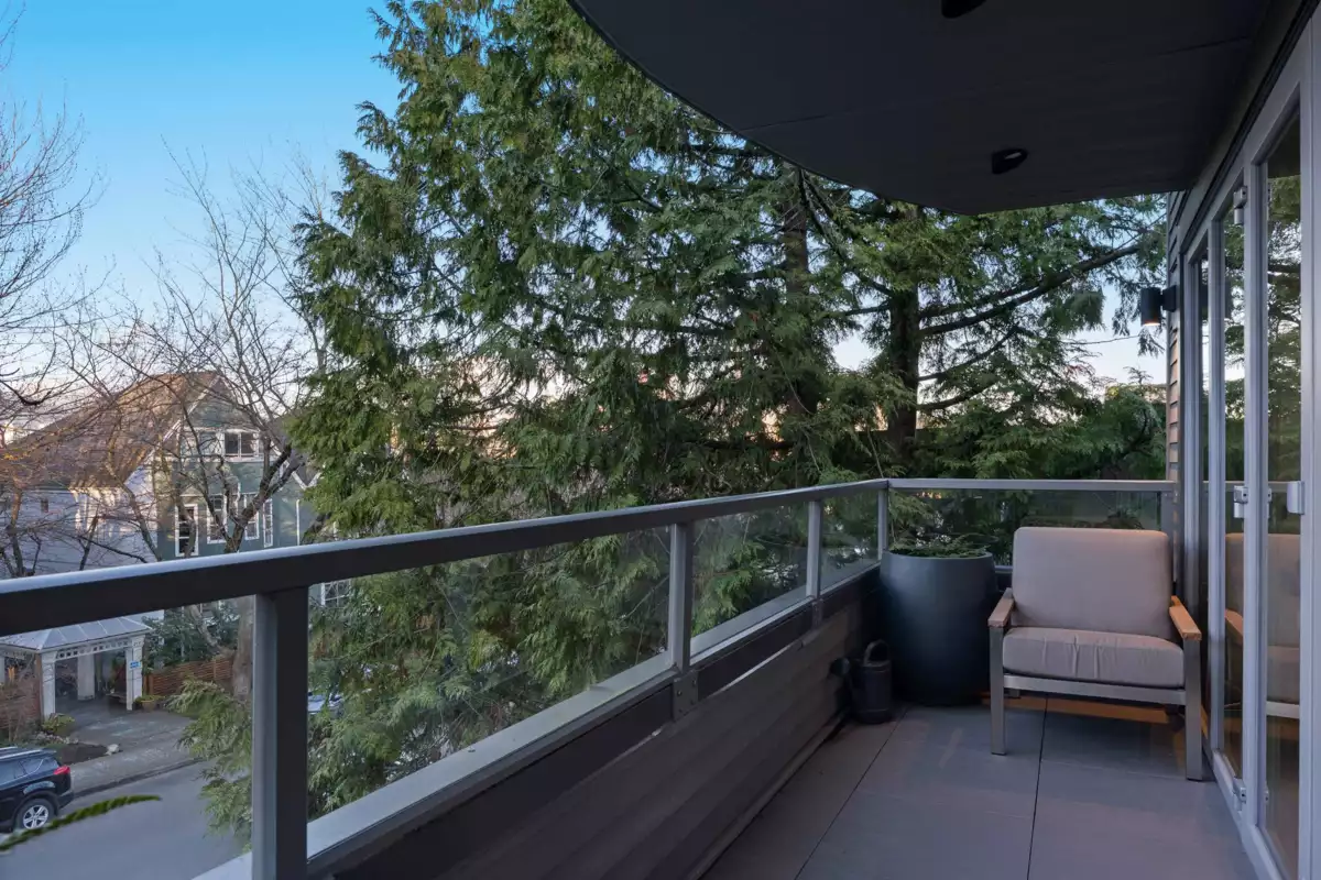 Front Yard Photo of 2142 W 1st Avenue, Vancouver, BC