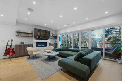 2142 W 1st Avenue, Vancouver, BC