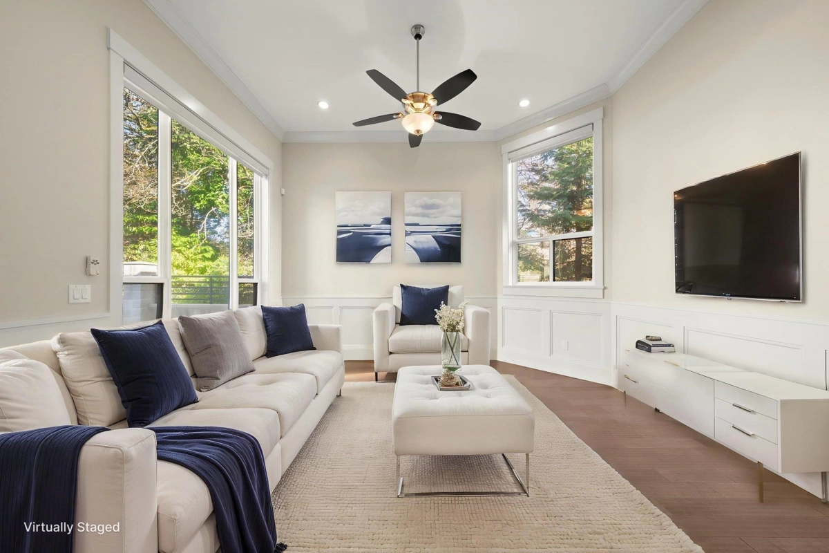 Breakfast Nook Photo of 7028 Broadway, Burnaby, BC