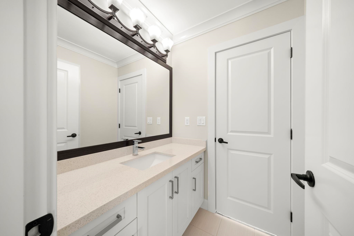 Entry Foyer Photo of 7028 Broadway, Burnaby, BC