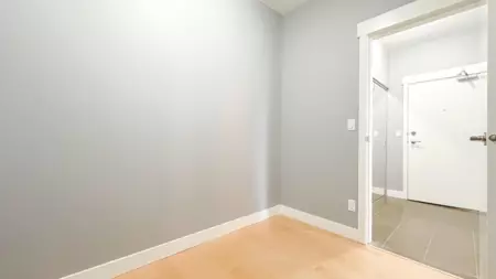Hallway Photo of 909 7088 18th Avenue, Burnaby, BC
