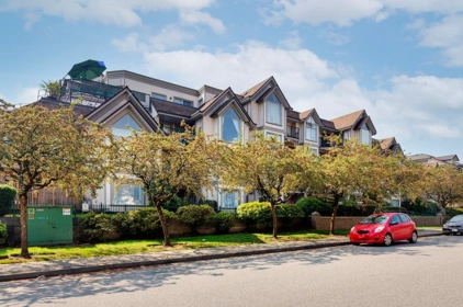 Garden / Landscaping Photo of 206 1650 Grant Avenue, Port Coquitlam, BC