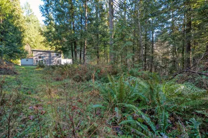 Community Amenities Photo (Clubhouse) of 7103 Sechelt Inlet Road, Sechelt, BC