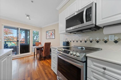220 5800 Andrews Road, Richmond, BC, Richmond — Apartment/Condo for sale