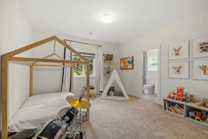 Garden / Landscaping Photo of 1571 136 Street, Surrey, BC