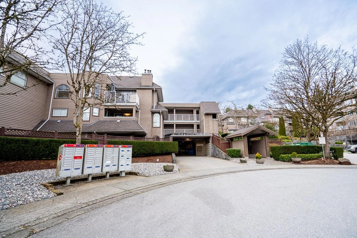 Living Room Photo of 405 1000 Bowron Court, North Vancouver, BC