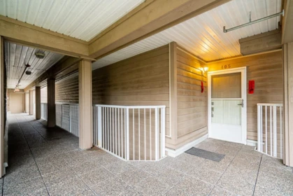 405 1000 Bowron Court, North Vancouver, BC, North Vancouver — Apartment/Condo for sale