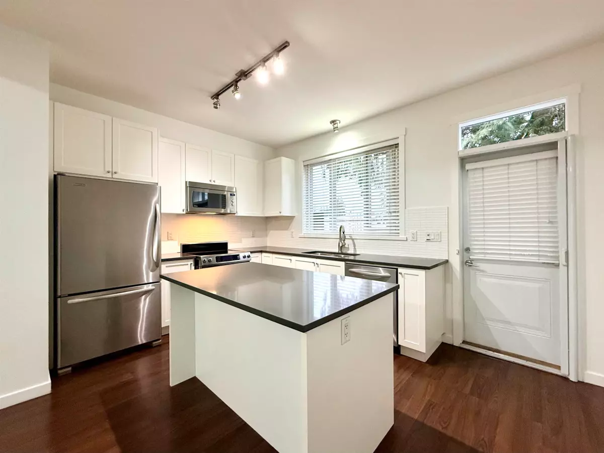 Living Room Photo of 15 2487 156 Street, Surrey, BC