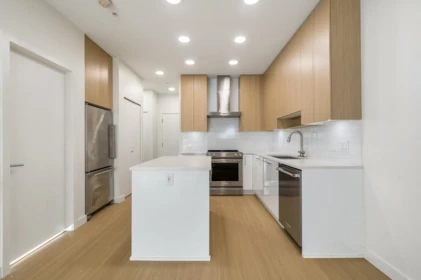 215 5460 Broadway, Burnaby, BC, Burnaby — Apartment/Condo for sale